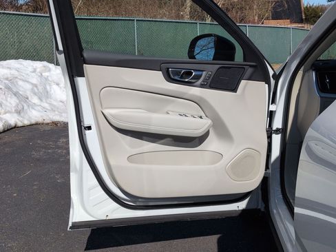 New 2026 Volvo XC60 T8 Ultra w/ Protection Package Premier image 8