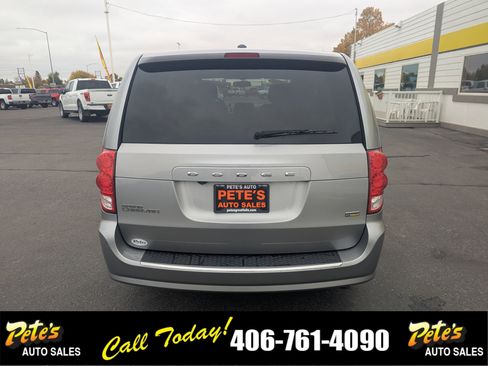 Used 2018 Dodge Grand Caravan SE w/ UConnect Hands-Free Group image 3