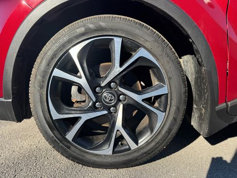 Used 2018 Toyota C-HR XLE image 8