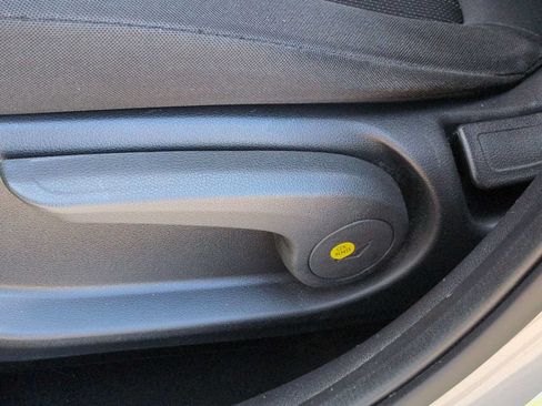 Certified 2021 Hyundai Venue SE FWD image 18