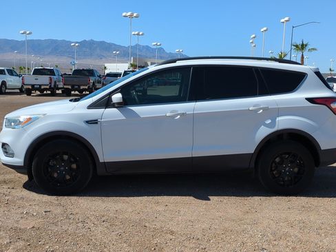 Used 2017 Ford Escape SE w/ Equipment Group 201A FWD image 6