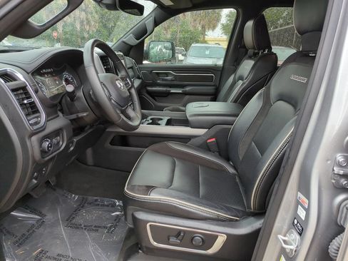 Used 2024 RAM 1500 Laramie AWD/4WD image 19