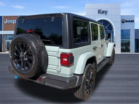 Used 2023 Jeep Wrangler Unlimited Sahara w/ Cold Weather Group AWD/4WD image 9