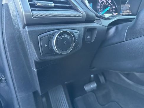 Used 2020 Ford Fusion SE image 9