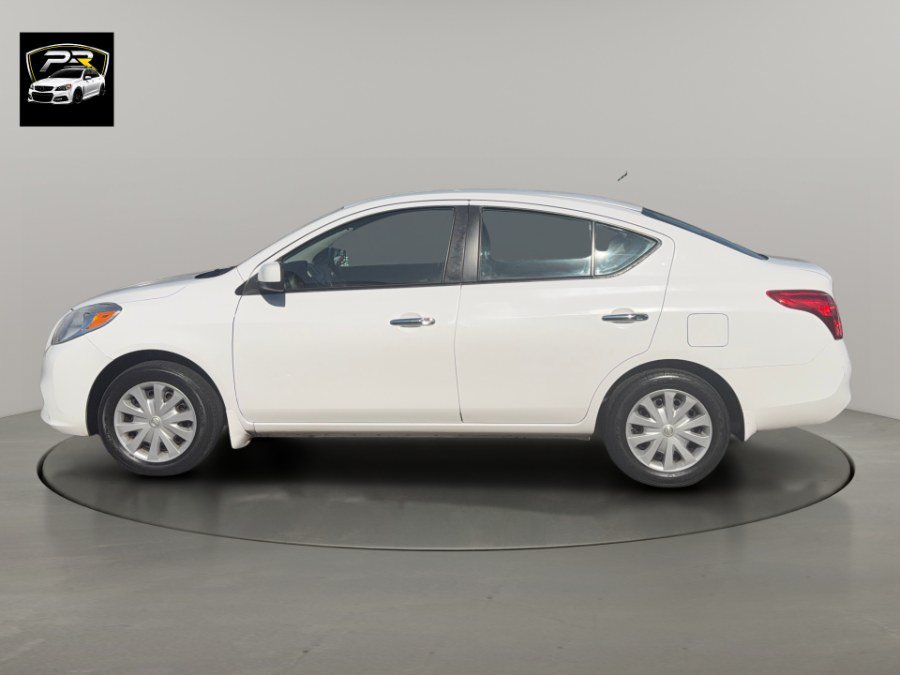 Used 2012 Nissan Versa SV FWD image 2