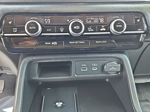 Used 2025 Honda Pilot EX-L image 27