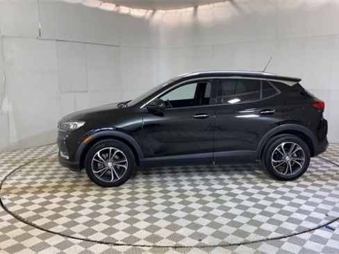 Used 2023 Buick Encore GX Essence image 5