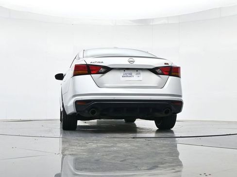 Used 2024 Nissan Altima 2.5 SR FWD image 38