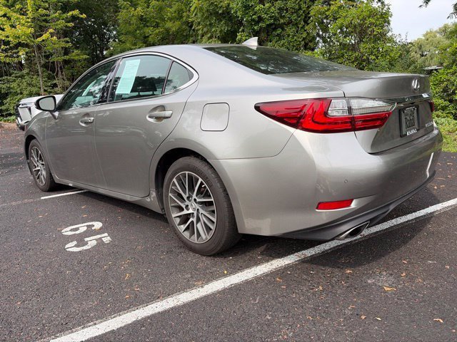 Used 2016 Lexus ES 350 w/ Premium Package w/Wood Trim FWD image 9