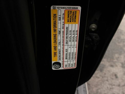 Used 2017 Cadillac Escalade ESV Platinum image 32