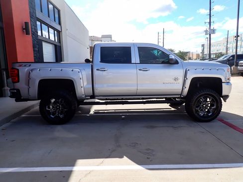 Used 2018 Chevrolet Silverado 1500 LT w/ All Star Edition image 10