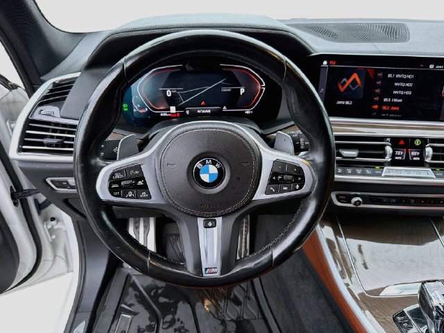 Used 2022 BMW X5 xDrive40i w/ M Sport Package AWD/4WD image 11