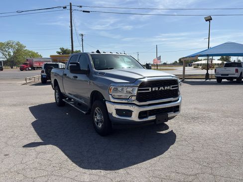 Used 2024 RAM 2500 Tradesman w/ Chrome Appearance Group AWD/4WD image 3