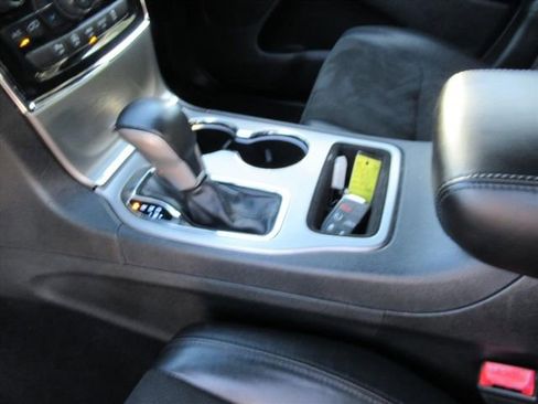 Used 2021 Jeep Grand Cherokee Laredo X image 16