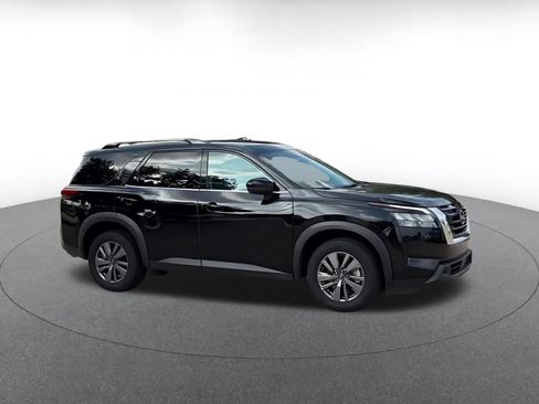 Used 2025 Nissan Pathfinder SV AWD/4WD image 2