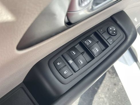 Used 2024 Chrysler Pacifica Touring-L AWD/4WD image 17