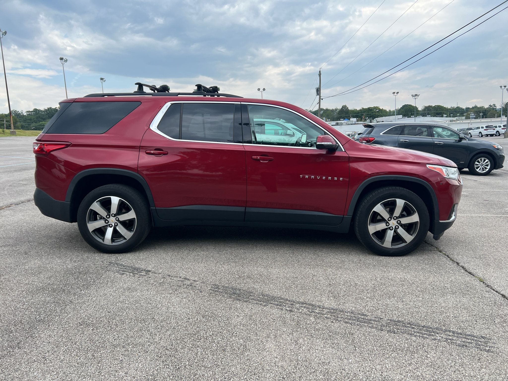 Used 2019 Chevrolet Traverse LT w/ LT Premium Package AWD/4WD image 2