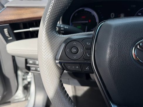 Used 2022 Toyota Avalon Limited image 21