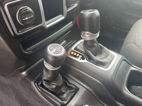 Used 2020 Jeep Wrangler Unlimited Sport AWD/4WD image 30