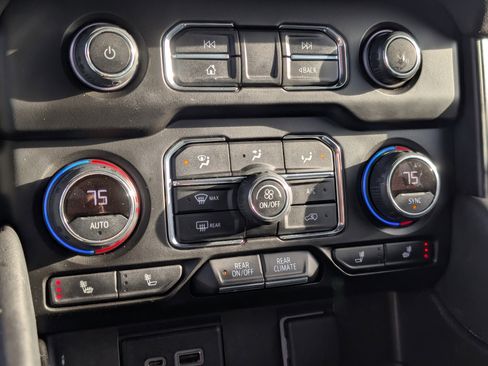 Used 2021 Chevrolet Suburban Z71 image 22