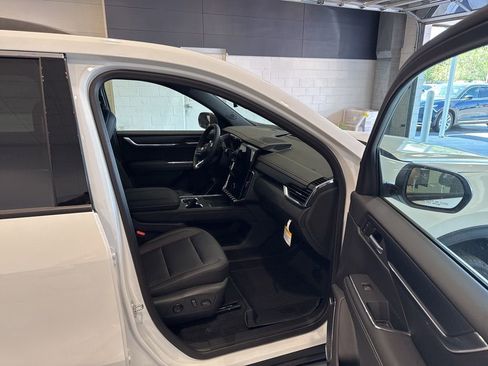 New 2025 GMC Acadia Elevation w/ Elevation Premium Package image 12