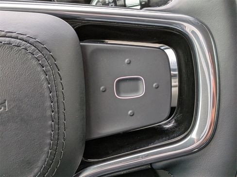 Used 2025 Lincoln Nautilus Premier image 28