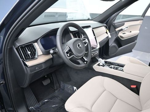 New 2026 Volvo XC90 B6 Plus w/ Protection Package Premier image 15