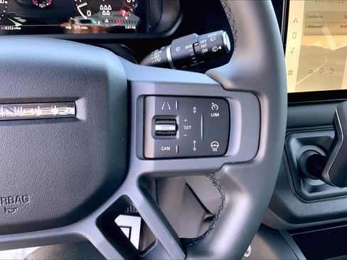 Used 2025 Land Rover Defender 110 S image 23