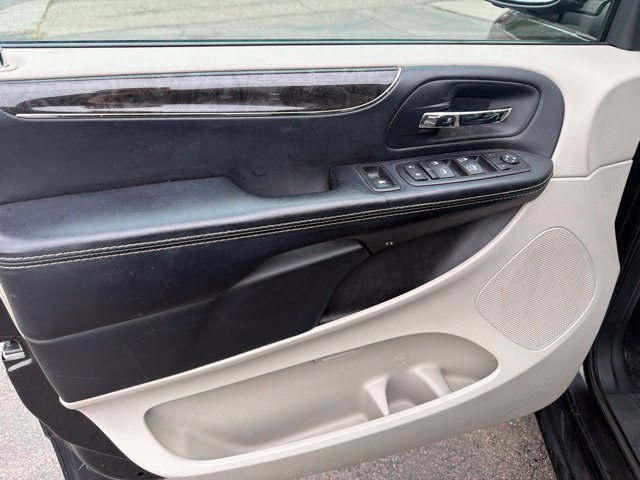 Used 2015 Chrysler Town & Country Touring FWD image 24
