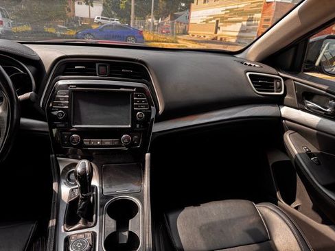 Used 2017 Nissan Maxima 3.5 SV FWD image 19