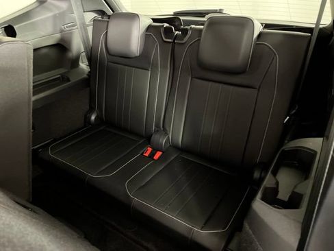 Used 2023 Volkswagen Tiguan SE R-Line FWD image 40