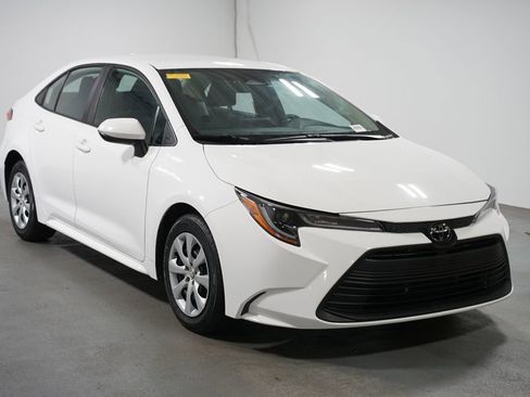 Certified 2024 Toyota Corolla LE image 3