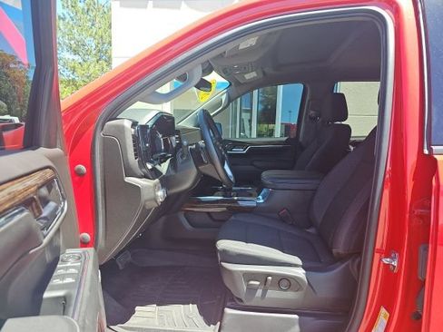 Used 2023 GMC Sierra 1500 Elevation w/ Preferred Package AWD/4WD image 9