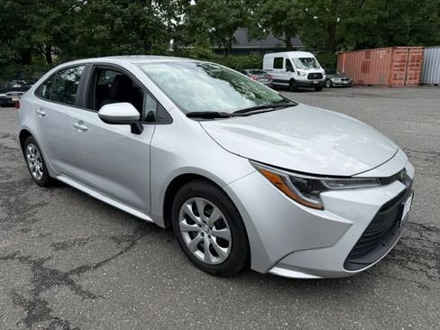Used 2025 Toyota Corolla LE FWD image 3