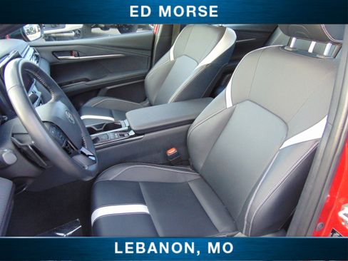 Used 2025 Toyota Camry SE image 10