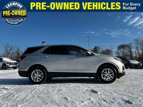 Used 2022 Chevrolet Equinox LT w/ Driver Convenience Package image 8