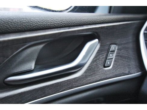 Used 2023 Jeep Grand Cherokee L Limited w/ Black Appearance Package AWD/4WD image 22