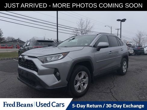 Used 2021 Toyota RAV4 XLE image 3