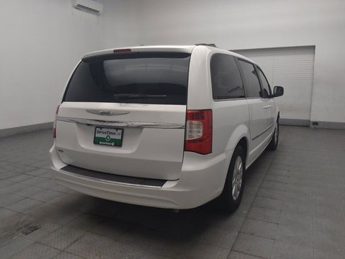 Used 2016 Chrysler Town & Country Touring FWD image 9