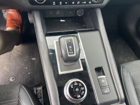 Used 2024 Mitsubishi Outlander AWD image 13