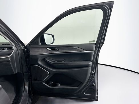 Used 2022 Jeep Grand Cherokee L Limited image 33