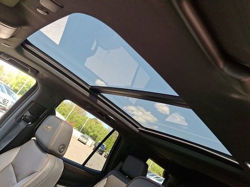 Used 2023 Chevrolet Tahoe High Country image 12