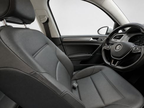 Used 2015 Volkswagen Golf S FWD image 12