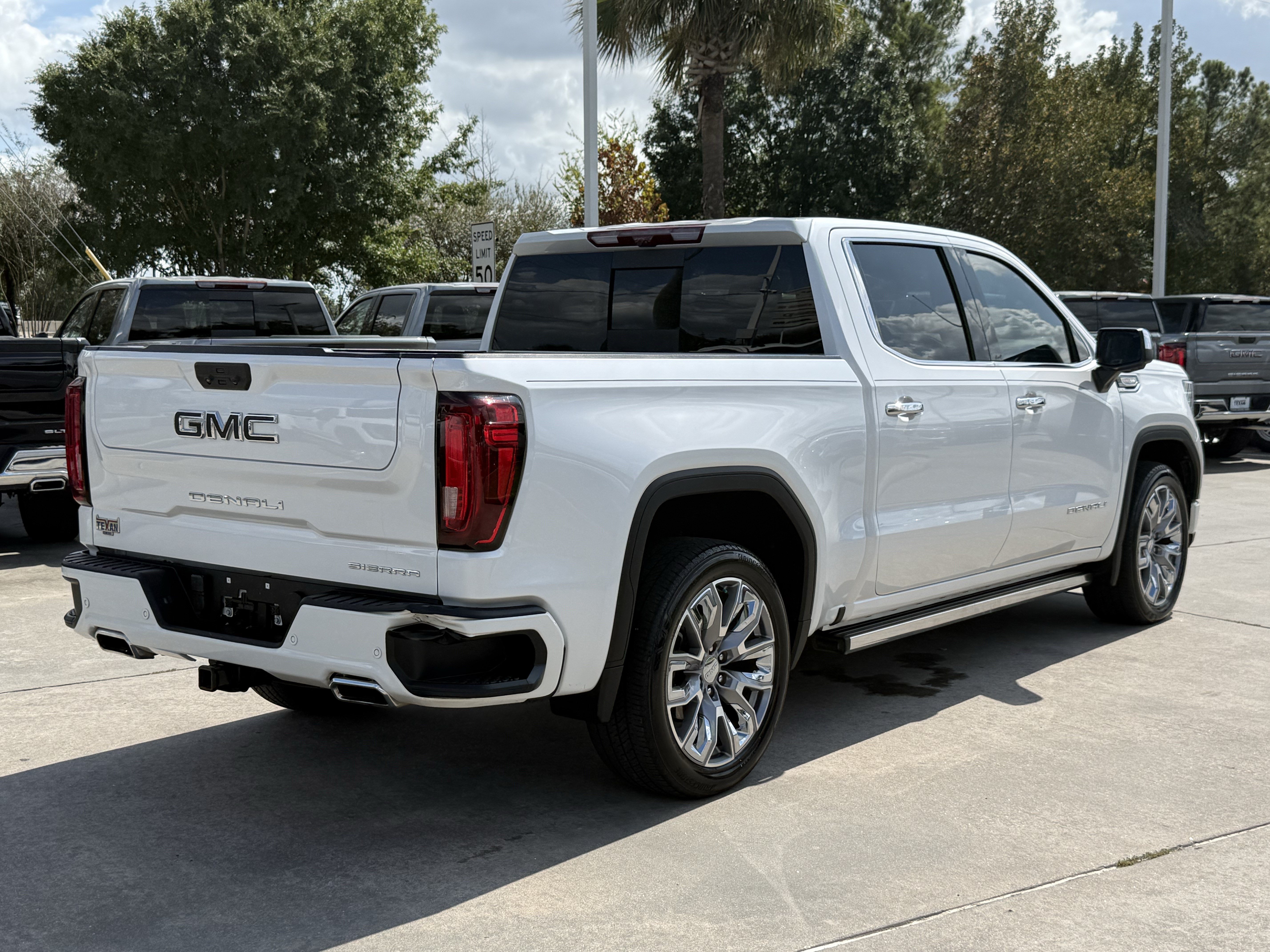 Used 2023 GMC Sierra 1500 Denali w/ Denali Reserve Package AWD/4WD image 5