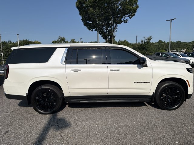 Used 2025 Chevrolet Suburban Premier AWD/4WD image 9