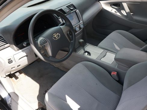 Used 2010 Toyota Camry LE FWD image 4