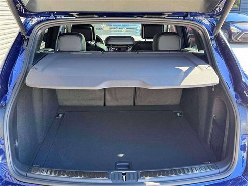 Certified 2026 Porsche Macan AWD/4WD image 34