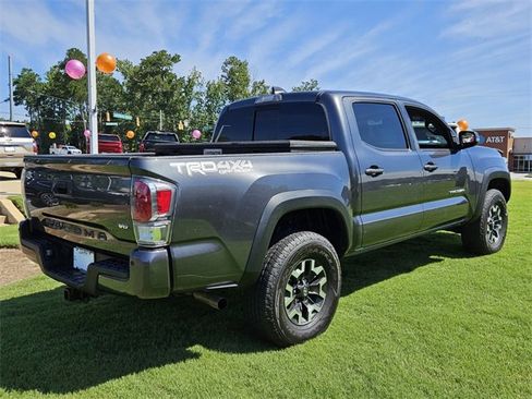 Used 2020 Toyota Tacoma TRD Off-Road w/ Technology Package image 12
