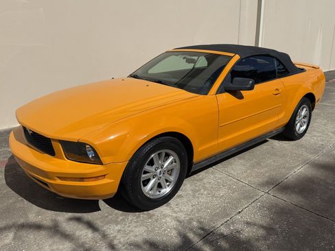 Used 2007 Ford Mustang Convertible RWD image 16