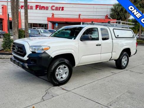 Used 2022 Toyota Tacoma SR image 2